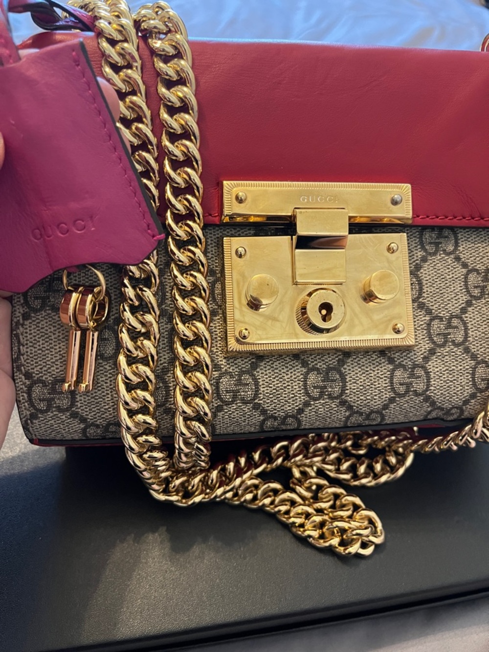 Gucci Red and Beige GG Canvas Shoulder Bag with Gold Chain - Picture 2 of 10